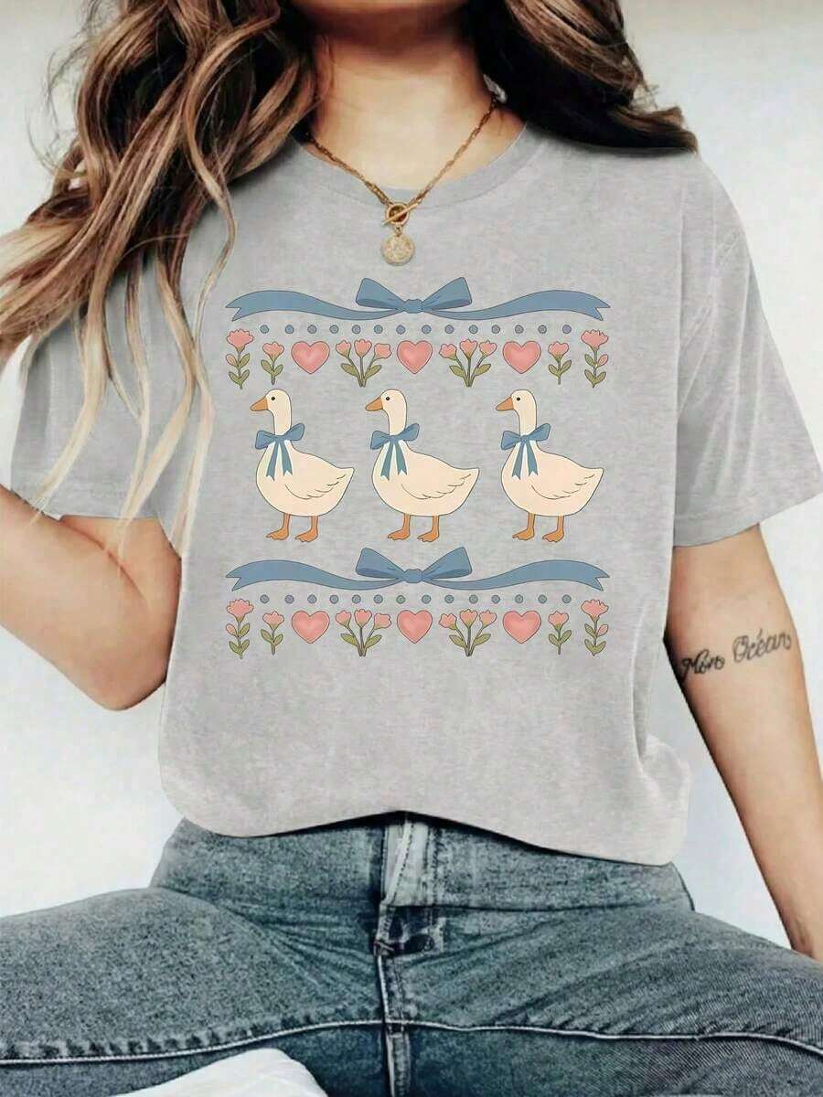 Cute 90s Vintage Goose Design T-Shirt, Comfortable Short Sleeve T-Shirt With Cartoon Letter Print, Suitable For Various Occasions, As A Gift For Festivals, Birthdays, Music Festivals, Casual And Versatile Wear, For Beach Vacations, Simple And Fashionable, Suitable For Daily Wear By Women And Girls. -High-Quality Breathable - 淺灰色 - 查看 1