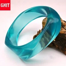 GNIT Pulseras tipo bangle de oro y carey para mujer, set de 3 piezas de pulseras gruesas y llamativas apilables, set de joyas chapadas en oro de 18K y resina para combinar con atuendos - azul translúcido - Ver 7
