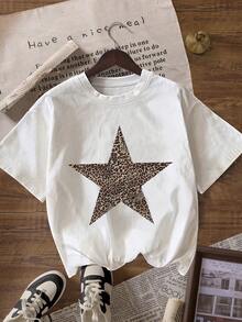 1 Pieza Ajuste Regular Casual Playera de Manga Corta para Mujer Estilo Urbano Minimalista Chic Estampado Gráfico Llamativo Frontal de Gran Estrella de Cinco Puntas Rellena de Patrón Animal Print de Leopardo Textura Salvaje Diseño Geométrico Clásico Atrevido Moda Callejera Cuello Redondo Clásico. Envío directo desde nuestro almacén local, modelo para parejas, ideal para llevar en pareja. - Blanco - Ver 7