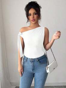 Camiseta ajustada elegante con cuello asimétrico y nudo de mujer de unicolor - Blanco - Ver 5