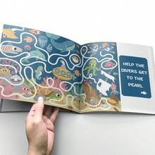 Sách bài tập mê cung đa chủ đề, các trang trò chơi mê cung bằng hình ảnh với bài tập tìm đường, rèn luyện khả năng tập trung thị giác, quan sát và kỹ năng đọc viết. - Nhiều màu - Xem 1