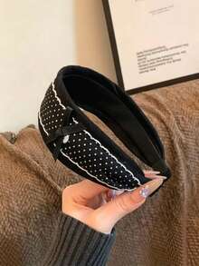 1 chiếc băng đô phong cách vintage, ngọt ngào & nữ tính, bao gồm ren chấm bi, ren kẻ caro, nhung sao, bánh quy chấm bi màu be và hoa da, băng đô retro thanh lịch. Phù hợp cho các cô gái thích phong cách học đường, ngọt ngào và trưởng thành nhẹ nhàng, có thể phối với áo sơ mi, áo hoodie và áo khoác. Băng đô tóc - Nhiều màu - Xem 10