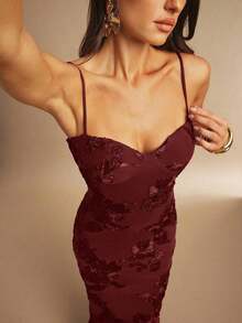 Vestido de tirantes finos maxi ajustado y elegante con diseño floral 3D en color marrón, adecuado para invitada de boda en otoño, fiesta, cóctel, noche, Navidad.Vestido maxi ceñido y con espalda descubierta, apropiado para fiesta de ot - Burdeos 2 - Ver 7