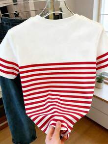 Camiseta de manga corta de mujer con cuello redondo, estampado de rayas, parches y corazones, de uso casual y versátil para uso diario - Multicolor - Ver 2