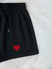 Conjunto casual de camiseta con estampado bordado de corazón y shorts de cintura elástica para mujer, adecuado para deportes al aire libre, regalo para mujeres, hermanas, mamá, Día de la Madre, Día de San Valentín - Negro - Ver 5