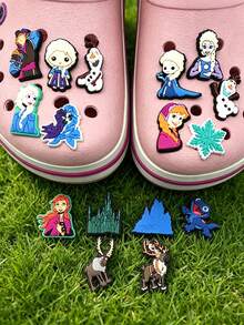 Disney Móc khóa giày Frozen, một phụ kiện hoài cổ dành cho người hâm mộ trung thành và những đôi giày được cá nhân hóa, bộ sưu tập trang trí giày được tuyển chọn kỹ lưỡng này tôn vinh tình yêu của bạn dành cho loạt phim được yêu thích này, với tất cả các nhân vật và biểu tượng mang tính biểu tượng mà bạn yêu thích. - đồ trang trí giày - Xem 2