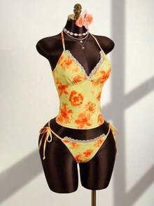 Conjunto de bikini de dos piezas con estampado floral tropical, parte superior tipo bandeau con tirantes atados y detalles de encaje para mujer, ideal para vacaciones de verano y playa - amarillo ganso - Ver 3