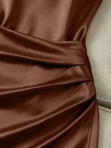Nuevo vestido de mujer de moda con cuello alto brillante, sin mangas, cintura fruncida y asimétrico de ajuste ceñido - Marrón - Ver 3