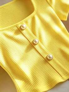 Camiseta elástica de manga corta con cuello cuadrado en color albaricoque sólido, diseño minimalista, adecuada para uso diario, con decoración de botones, diseño minimalista, para verano, versátil - Amarillo - Ver 6