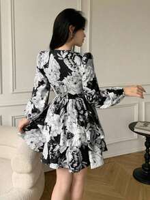 Vestido mini sexy de moda con estampado floral, cuello en V profundo y mangas farol para mujer - Negro - Ver 2