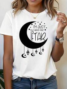 Diseñada para mujeres modernas, elegantes y cómodas, esta camiseta con estampado humorístico de "ESTOY AQUÍ SOLO PARA EL IFTAR" para la cena del Ramadán, con diseño de linternas lunares, es ideal para primavera y verano. Es una camiseta casual de manga corta y cuello redondo, perfecta para uso diario, regalos, compras y viajes. Confeccionada con tela suave y transpirable de primera calidad, está diseñada para ofrecer comodidad durante todo el día y es versátil para el uso diario, ideal para salidas informales. - Blanco - Ver 1