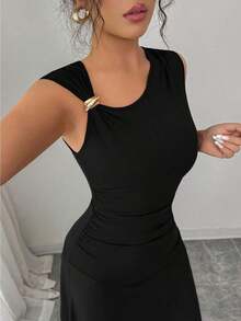 Nuevo vestido casual y elegante para mujer con cuello asimétrico, decoración metálica y cintura fruncida para vacaciones - Negro - Ver 3