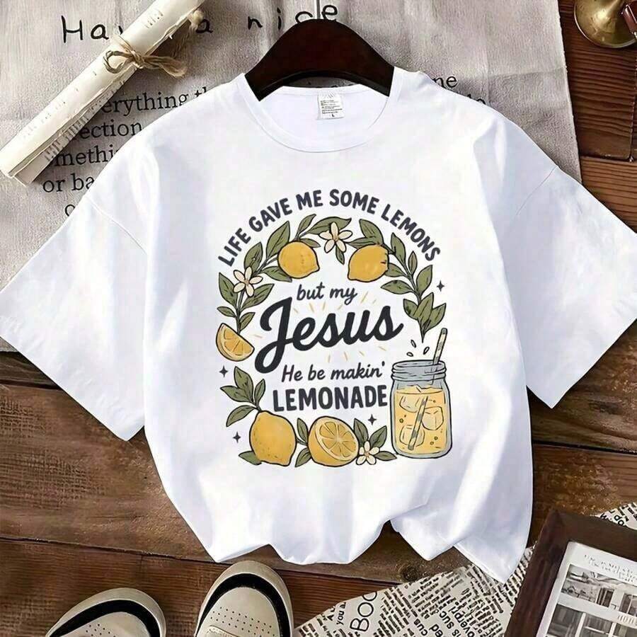 Summer Clothes 2026. LIFE GAVE ME SOME LEMONS, BUT MY JESUS IS MAKING LEMONADE. Black Graphic Print T-Shirt, Short Sleeves, Crew Neck, Featuring An Illustration Of Lemons And A Mason Jar. Soft And Breathable Cotton T-Shirt For Everyday Wear, Comfortable And Stylish For Summer. Loose And Comfortable Summer Tops - High Quality And Breathable. - 白色 - 查看 1