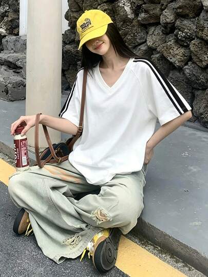 Áo thun cổ chữ V kẻ sọc tương phản bằng cotton, kiểu dáng rộng rãi, thoải mái thường ngày, phong cách Mỹ, thích hợp cho mùa xuân và hè.