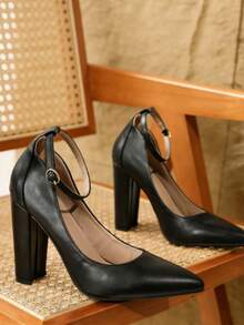 Women's Solid Color High Heels, Elegant French Socialite Elegant Pointed Toe Chunky Heel Buckle Strap Pumps, Comfortable Non-Fatiguing, European And American Style Hollow Low Vamp High Heels - Black - View 3