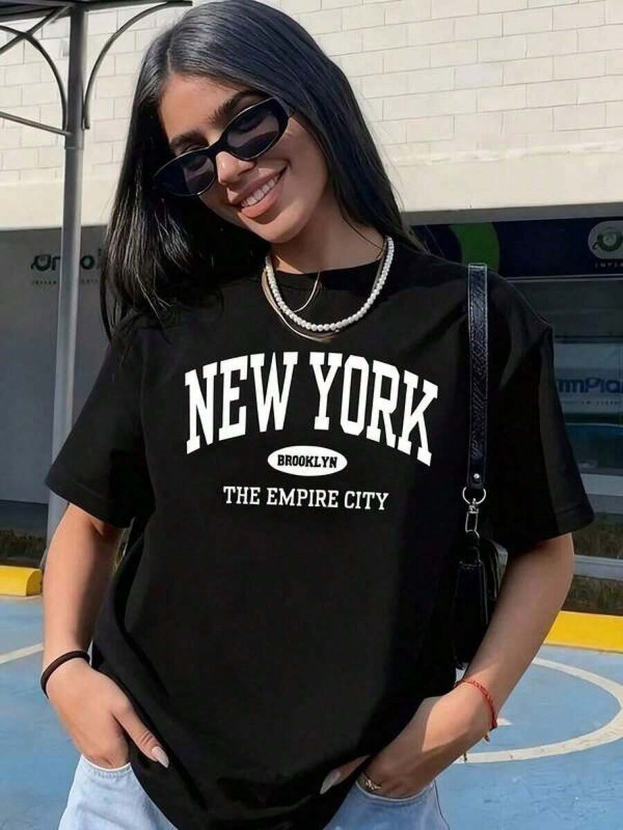 Special Offer On Plus Sizes: 1pc Women's Short-Sleeved, Crew-Neck Athletic T-Shirt, 100% Cotton, 180g. Designed By A Y2K Artist In The Bababask Style, Ideal For Everyday Wear, Parties, And All Kinds Of Celebrations. Featuring A Stylish And Modern Letter Print, It's Perfect As A Gift Or For Couples To Coordinate, And Can Be Worn Any Time Of Year. - 黑色 - 查看 1