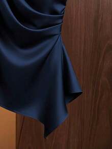 Blusa asimétrica de satén color caramelo con lazo en el hombro, diseño ajustado con pliegues asimétricos, adecuada para citas, ir al trabajo, con hombro sexy en capas, camisa elegante y de moda - Azul marino - Ver 4