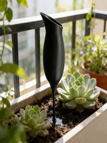 1个酒杯造型自动浇水器，室内盆栽植物浇水小工具，外观可爱精致，埋入土壤中缓慢浇水，有利于植物根系吸收水分，采用优质PLA材料，适用于阳台和室内园艺养护，自动渗灌设备 - A - 查看 2