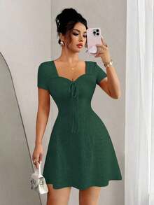 vestido mini ajustado y sexy con nudo delantero, de punto jacquard de crema de mantequilla para verano - Verde Oscuro - Ver 8