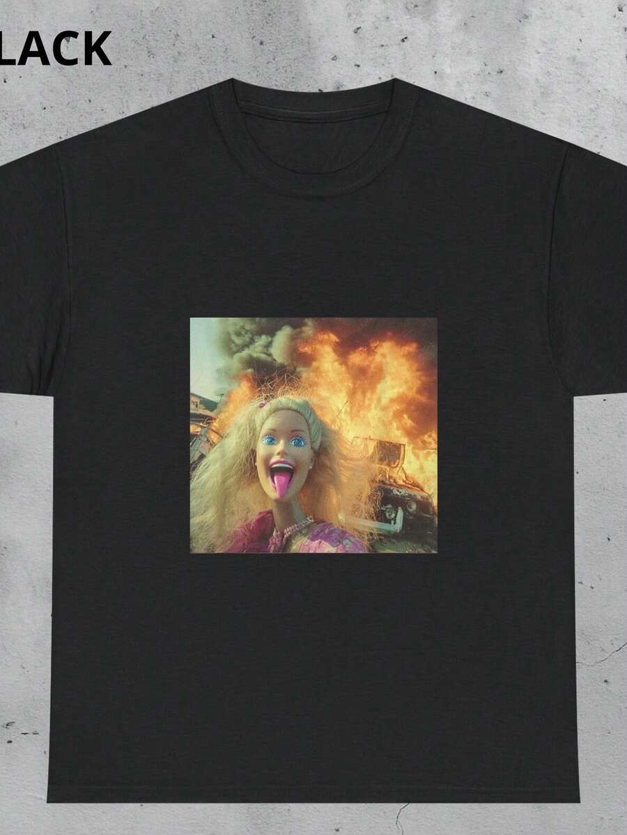 Disaster Girl Meme T-Shirt, Funny Viral Doll Tee. Unisex 220gsm T-Shirt, 100% Cotton. Ideal Weight For All Seasons, Suitable For Both Men And Women. High-Quality, Durable Fabric, Soft To The Touch And Long-Lasting. Breathable Garment, Perfect For Autumn, Holidays, Mother's Day, Independence Day Celebrations, And As A Gift. - 黑色 - 查看 1