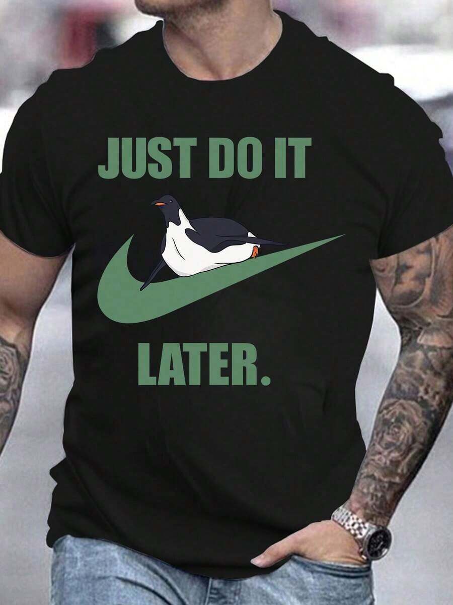 T-shirt da uomo in puro cotone a maniche corte, casual, streetwear estivo, regalo per le vacanze, regalo di compleanno, regalo per la Festa del Papà, confortevole, traspirante, vestibilità rilassata, per l'uso quotidiano, classica, versatile, tessuto morbido, leggera, top casual quotidiano per uomo, outfit per le vacanze, facile da abbinare a jeans, pantaloncini, pantaloni della tuta, ideale come regalo per le vacanze, perfetta per regalarla a lui, maglietta basic ed elegante per l'estate, autunno, primavera, occasioni casual, abbigliamento per il weekend, outfit per il tempo libero, top quotidiano comodo, perfetta come regalo per occasioni speciali come Natale, Ringraziamento, Capodanno, San Valentino, Festa del Papà, compleanno. Materiale in cotone di alta qualità, cuciture resistenti, silhouette rilassata. - nero - Visualizzare 1