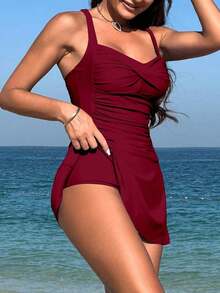 Lushoire Set de 2 piezas de ropa de playa para mujer: Top fruncido con cruce delantero liso y shorts de tankini de cintura alta, para vacaciones de verano - Burdeos - Ver 4
