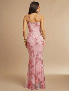 Vestido de tirantes finos maxi ajustado y elegante con diseño floral 3D en color marrón, adecuado para invitada de boda en otoño, fiesta, cóctel, noche, Navidad.Vestido maxi ceñido y con espalda descubierta, apropiado para fiesta de ot - Rosa Roja - Ver 2