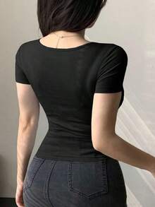 Camiseta corta de mujer con cuello en V, manga corta y ajustada - Negro 2 - Ver 5