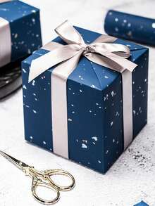 1 pieza Papel de regalo azul profundo con estampado dorado de estrellas, con líneas de guía de corte para un recorte fácil, material grueso. Hecho a mano para manualidades DIY, diarios de balas, arreglos florales, cajas de regalo y decoración de obsequios para fiestas. Para empaquetar regalos de cumpleaños, bodas, fiestas y regreso a clases. - Azul profundo - Ver 4