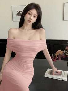 Vestido largo elegante de mujer con hombros descubiertos, cintura fruncida y malla, adecuado para bodas, eventos formales y fiestas de gala - Rosa - Ver 8