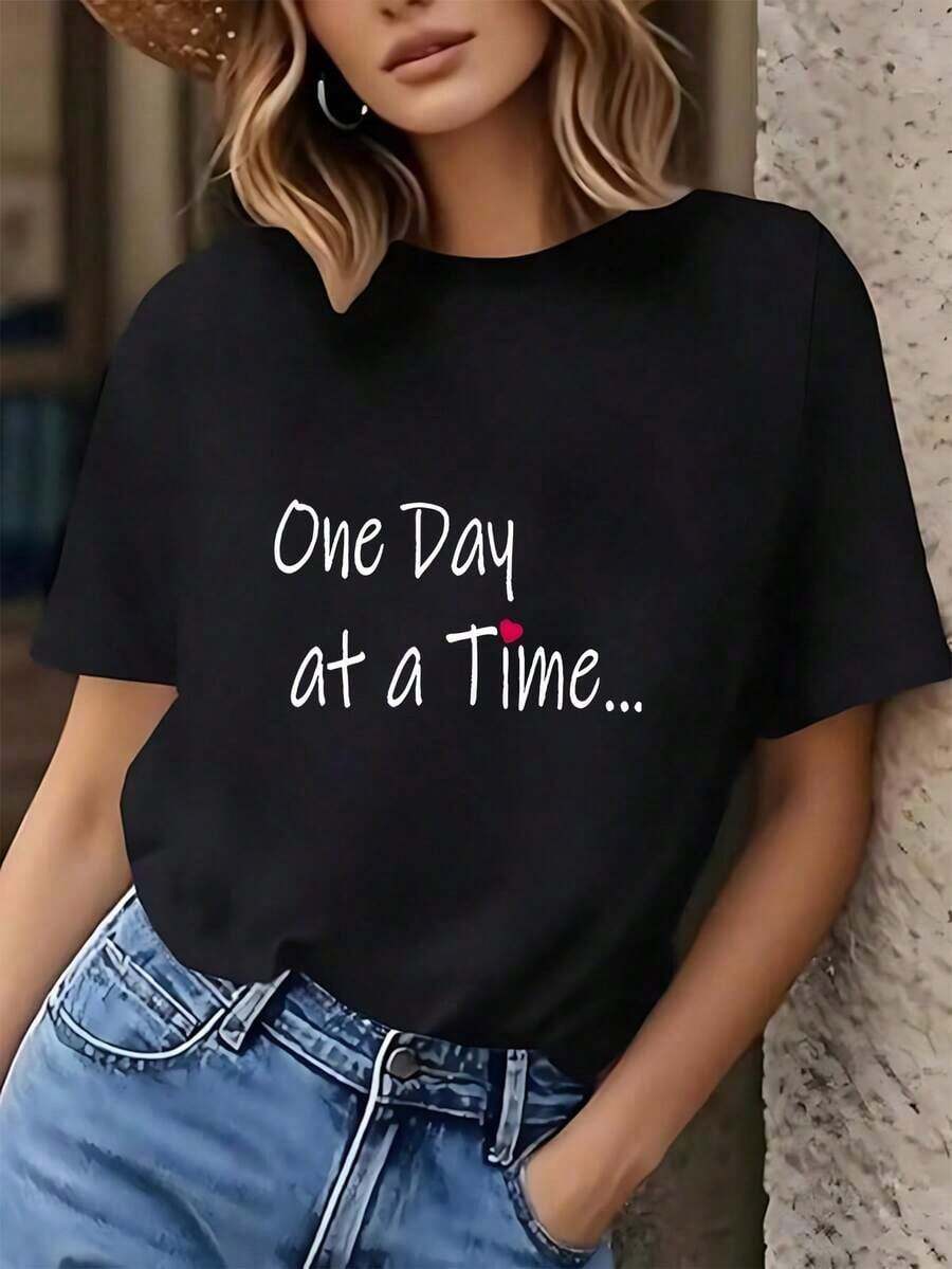 One Day At A Time 1 Pieza Camiseta de Talla Grande para Mujer, Divertida, con Estampado Gráfico, Manga Corta, Novedosa, 100% Algodón, Camiseta Casual de Cuello Redondo, 220g Playera - Negro - Ver 1
