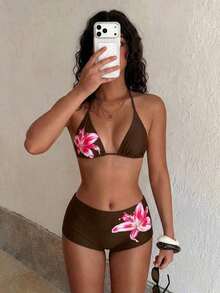 Traje de baño con estampado floral de moda: Top de bikini tipo camiseta con estampado de loto negro + Bottom de traje de baño de talle alto - Conjunto de traje de baño elegante y cómodo para vacaciones de verano, playa y uso en resort en color rojo - Marrón - Ver 7