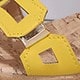 Màu vàng