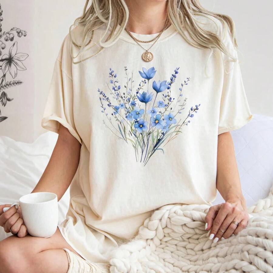Camiseta de Verano para Mujer, Colores Cómodos ® Camisa con Estampado de Flores Azules, Camisa para Amantes de las Flores, Camisa Floral Retro, Camisa de Flores, Camisa para Mujeres Amantes de las Plantas, Regalo para Amantes de la Naturaleza. Talla grande, adecuada para salidas al aire libre y uso en la calle. - Albaricoque - Ver 1