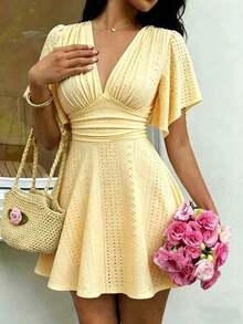 Nuevo vestido elegante corto para mujer con cuello en V, busto fruncido, mangas con volantes y cintura ceñida.Favorecedora y elegante. - Amarillo claro - Ver 7