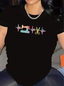 Camiseta de manga corta para entusiastas de la costura, hecha de fibra de poliéster, ligera y duradera, con diseño colorido de máquina de coser y tijeras, perfecta para la sala de manualidades o uso doméstico, ajuste cómodo para uso diario. - Negro - Ver 1