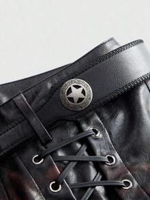 Pantalones cortos de tiro bajo con estampado animal de piel sintética de parche de estilo hippie vintage "Millennium Babe" para mujeres - Negro - Ver 4