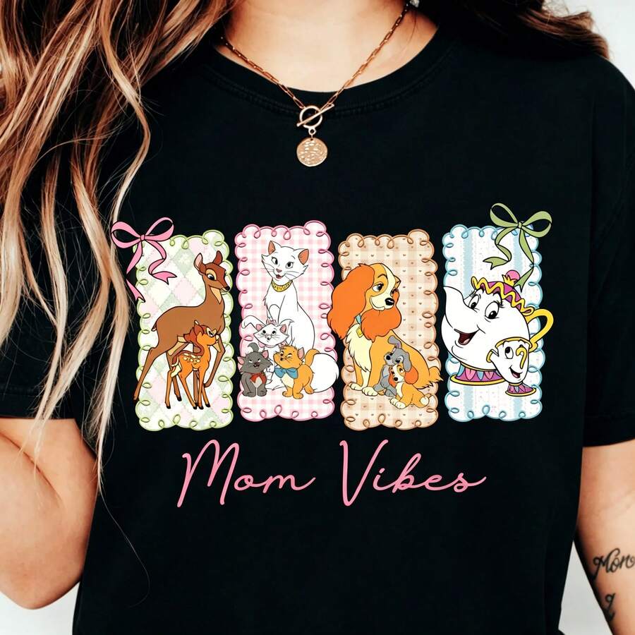 Disney Mom Vibes Shirt, Vintage Mom Characters Tee,Bambi Dumbo Aristocats Mother T-Shirt, Cute Disney Animal Mom Tee, Disneyland Trip Outfit  Disney Oversized T-Shirt - 黑色 - 查看 1