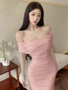 Vestido largo elegante de mujer con hombros descubiertos, cintura fruncida y malla, adecuado para bodas, eventos formales y fiestas de gala - Rosa - Ver 5