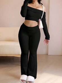 2 piezas Conjunto de mujer: Top corto con hombros descubiertos y manga larga & Pantalones acampanados, unicolor - Negro - Ver 1