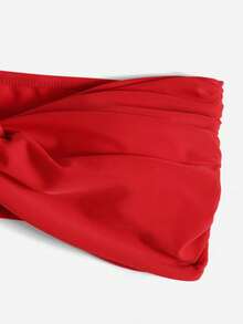 Top de bikini bandeau de un solo color con efecto retorcido - Rojo - Ver 3