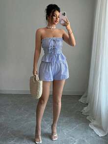 Set de 2 piezas de vacaciones de verano: Top corto con volantes en el bajo, sin tirantes y con lazo delantero en rayas azules + Shorts de cintura elástica - Azul marino - Ver 6