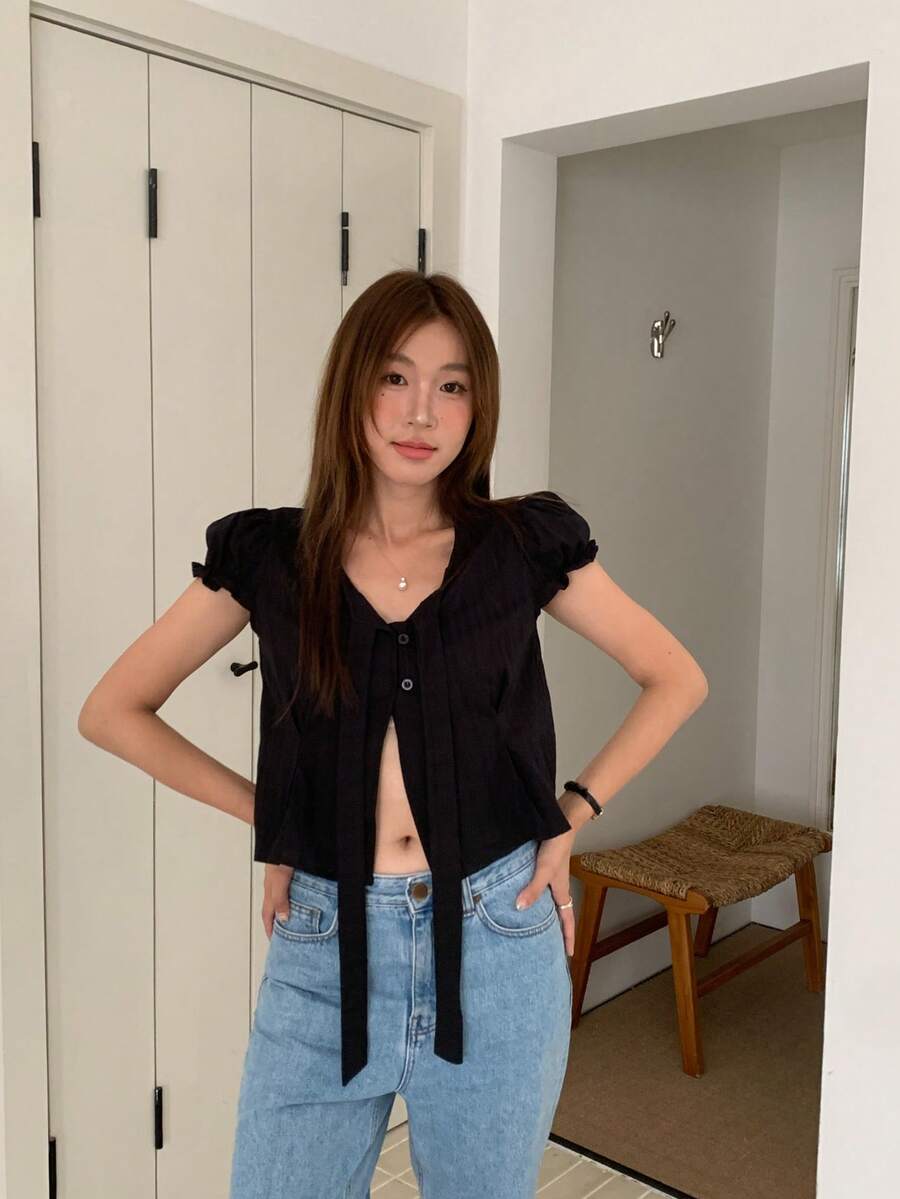 系带袖口泡泡袖短款衬衫，娇小女生的法式浪漫风格 - 黑色 - 查看 1