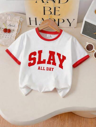 Camiseta de manga corta con contraste de color rojo y blanco para niña preadolescente, con estampado de la letra "Slay", suelta y transpirable, de moda y linda, esencial para salidas de verano