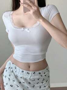 Camiseta ajustada de manga corta con cuello cuadrado, decoración de lazo de encaje y contraste para el Día de San Valentín - Blanco - Ver 3
