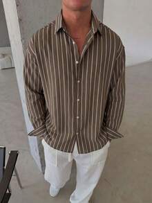 Camisa casual de manga larga a rayas para hombres, de ajuste relajado, diseño minimalista y versátil, adecuada para uso diario en múltiples temporadas, cómoda y transpirable - Marrón Mocha - Ver 5