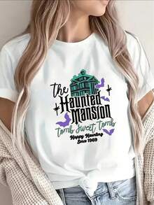 Women's T-Shirt Made Of Pure Cotton, Casual And Loose Style, With A Ghost Castle Print, Ideal For Halloween Parties Or Outings To Theme Parks, Lightweight And Durable, With A "Sweet Grave" Print In Purple And Green, Comfortable For Casual Wear At Home And Outdoors. - 白色 - 查看 1