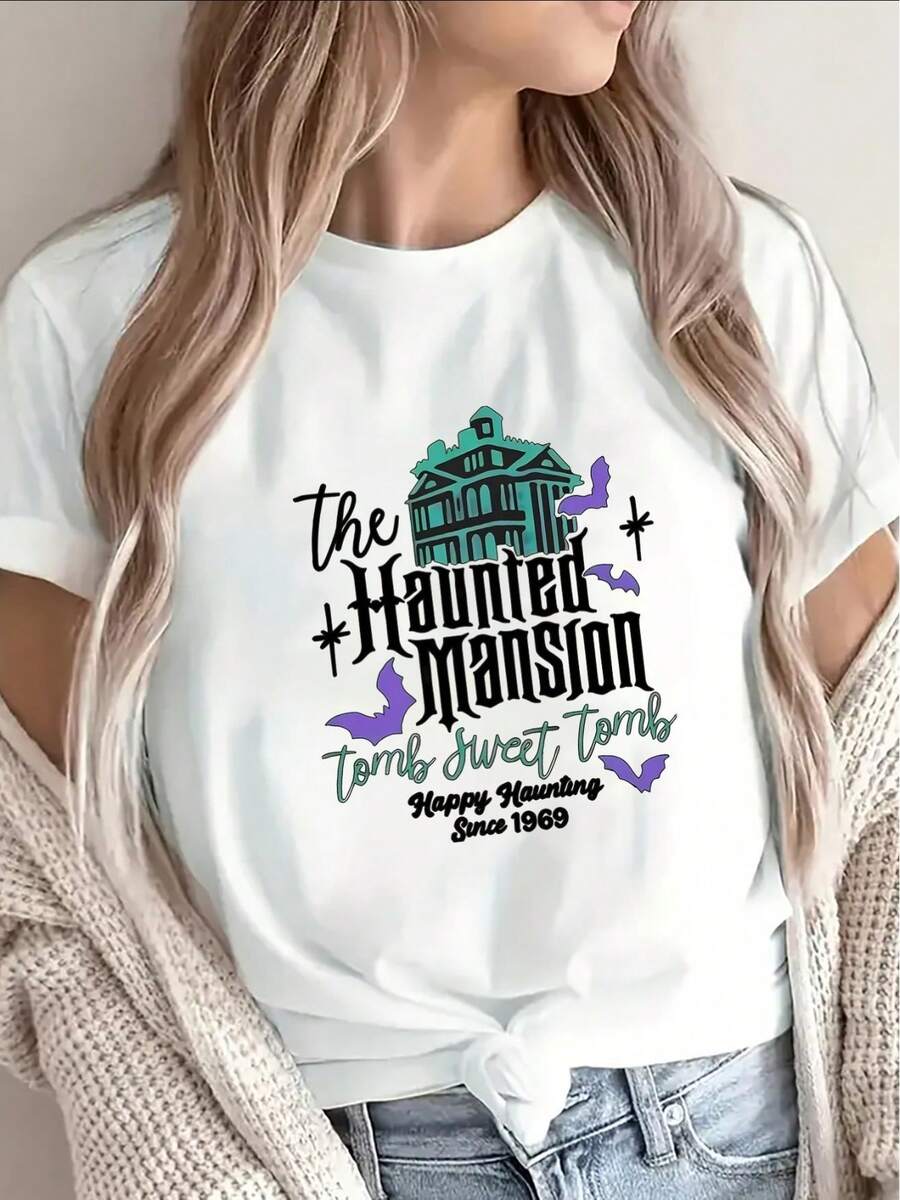 Women's T-Shirt Made Of Pure Cotton, Casual And Loose Style, With A Ghost Castle Print, Ideal For Halloween Parties Or Outings To Theme Parks, Lightweight And Durable, With A "Sweet Grave" Print In Purple And Green, Comfortable For Casual Wear At Home And Outdoors. - 白色 - 查看 1
