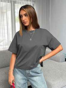 Camiseta básica para mujeres con diseño sencillo de corta por delante y larga por detrás - Gris Oscuro - Ver 4