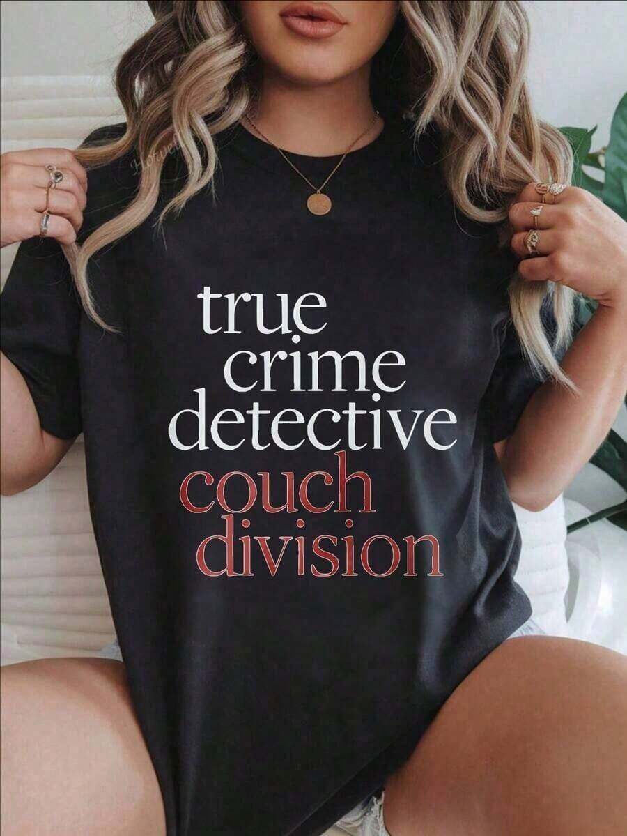 1 Piece Of Women's Casual T-Shirt With A True Crime Detective Couch Division Print, Suitable For All Seasons.
-Black 180g 100% Cotton - 黑色 - 查看 1